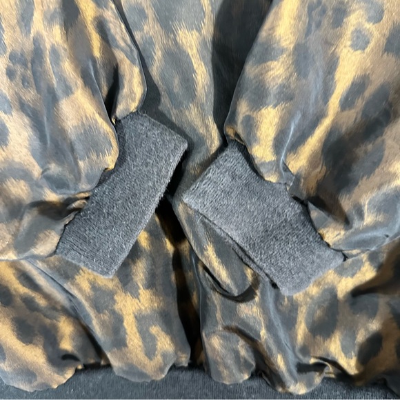 Vintage 1990s Leopard V-neck Sweater by Elements Haley Size Lg - Picture 2 of 5